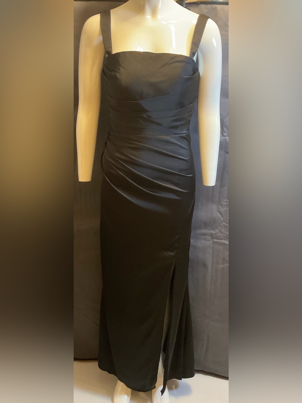 Elegant Black Ruched Evening Dress